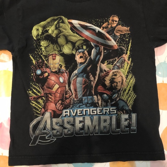 kids size 4 avengers tshirt - Picture 3 of 4